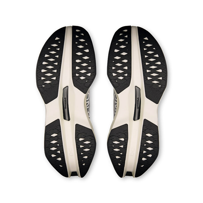On Cloudboom Max - White / Black