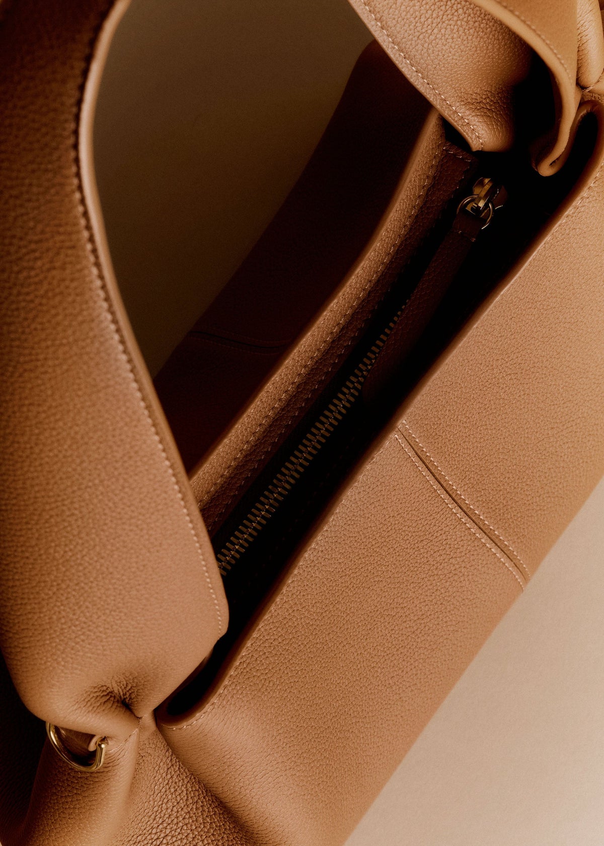 Polène Numéro Neuf East West - Camel Grainé