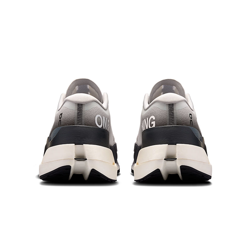 On Cloudboom Max - White / Black