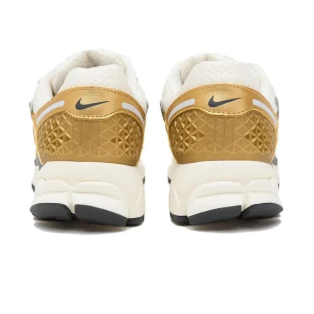 Nike Zoom Vomero 5 - Metallic Gold