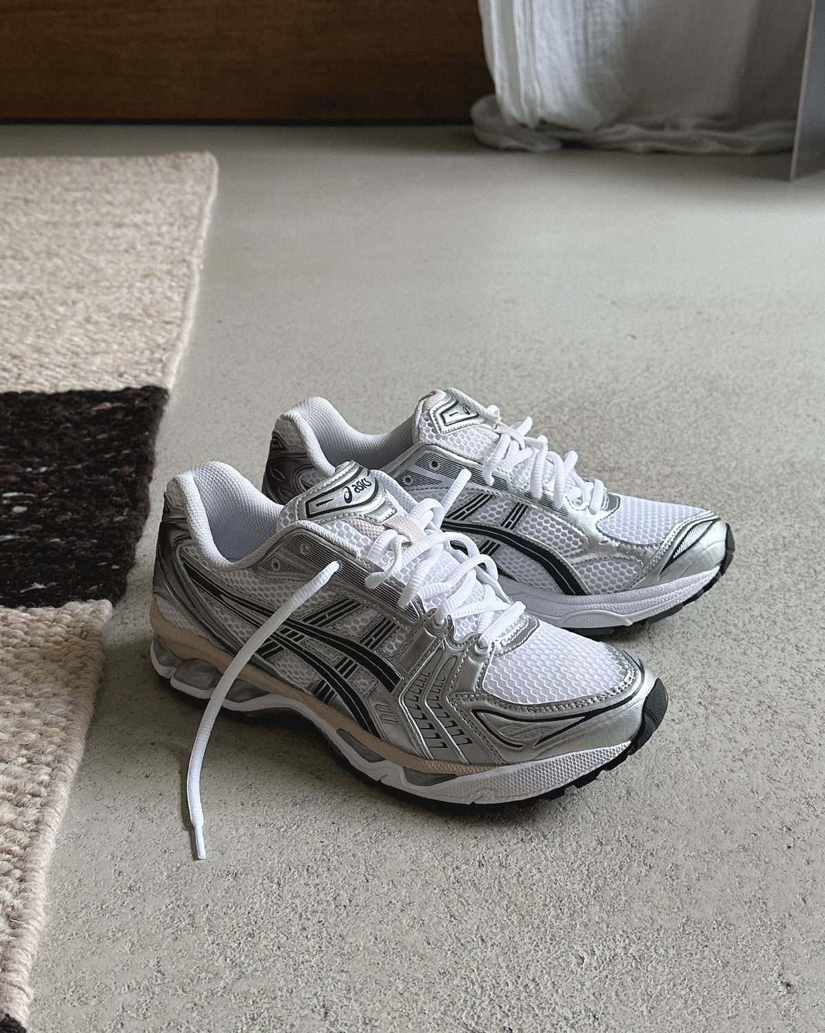 ASICS Gel-Kayano 14 - White / Graphite Grey