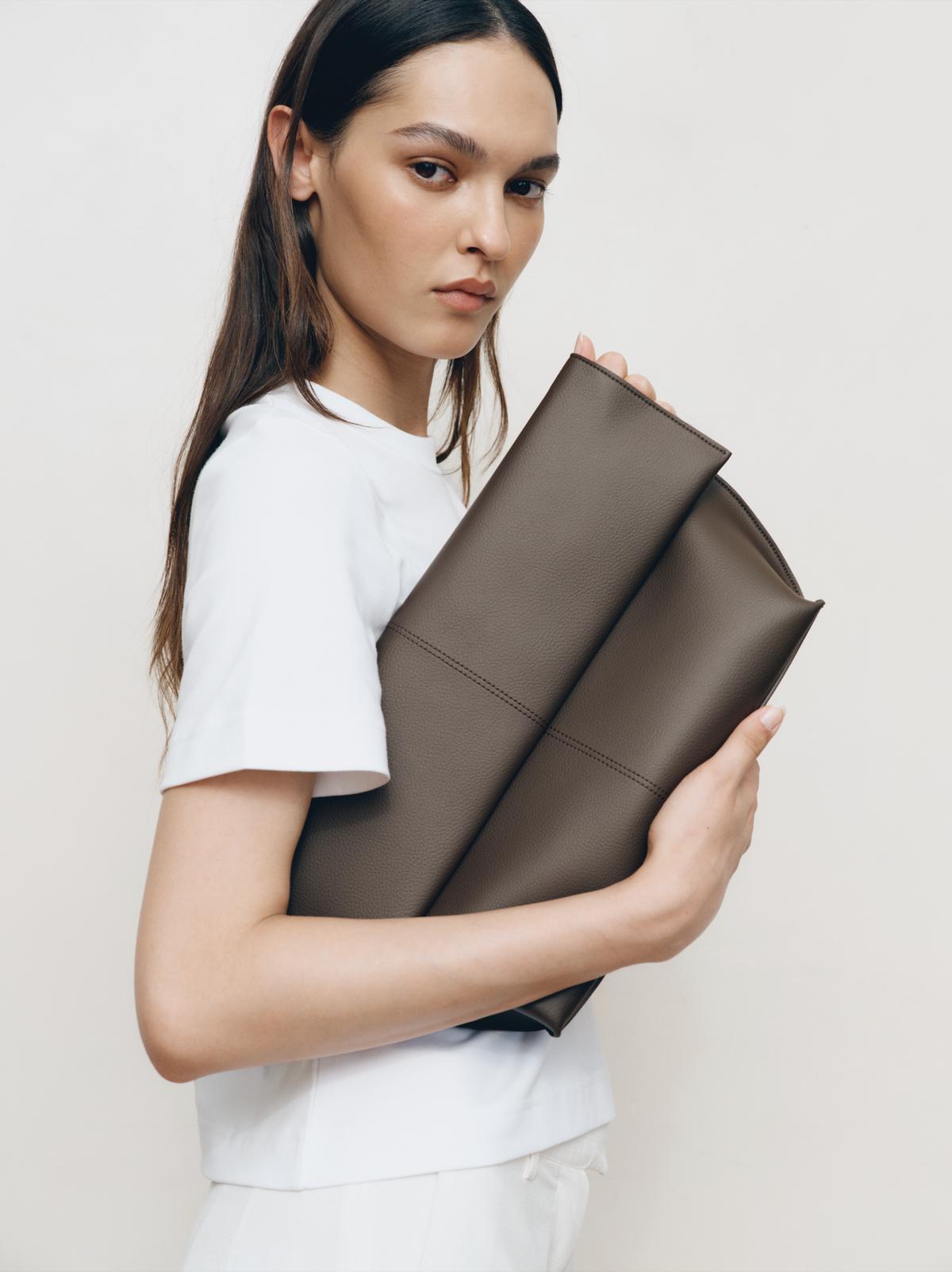 Freja New York Seamed Clutch - Espresso