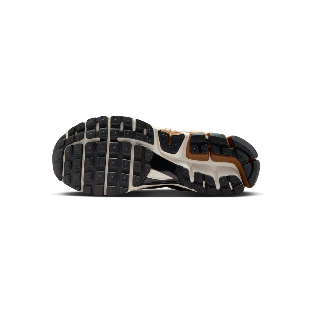 Nike Zoom Vomero 5 - Light British Tan / Dark Smoke Grey