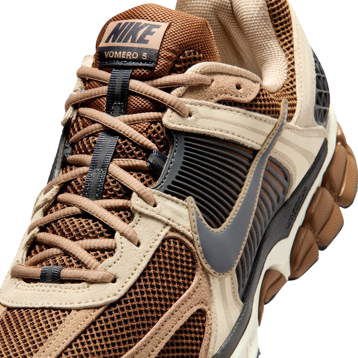 Nike Zoom Vomero 5 - Light British Tan / Dark Smoke Grey