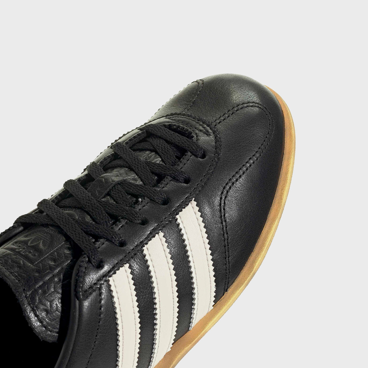 Adidas Gazelle Lo Pro - Core Black / Chalk White / Gum