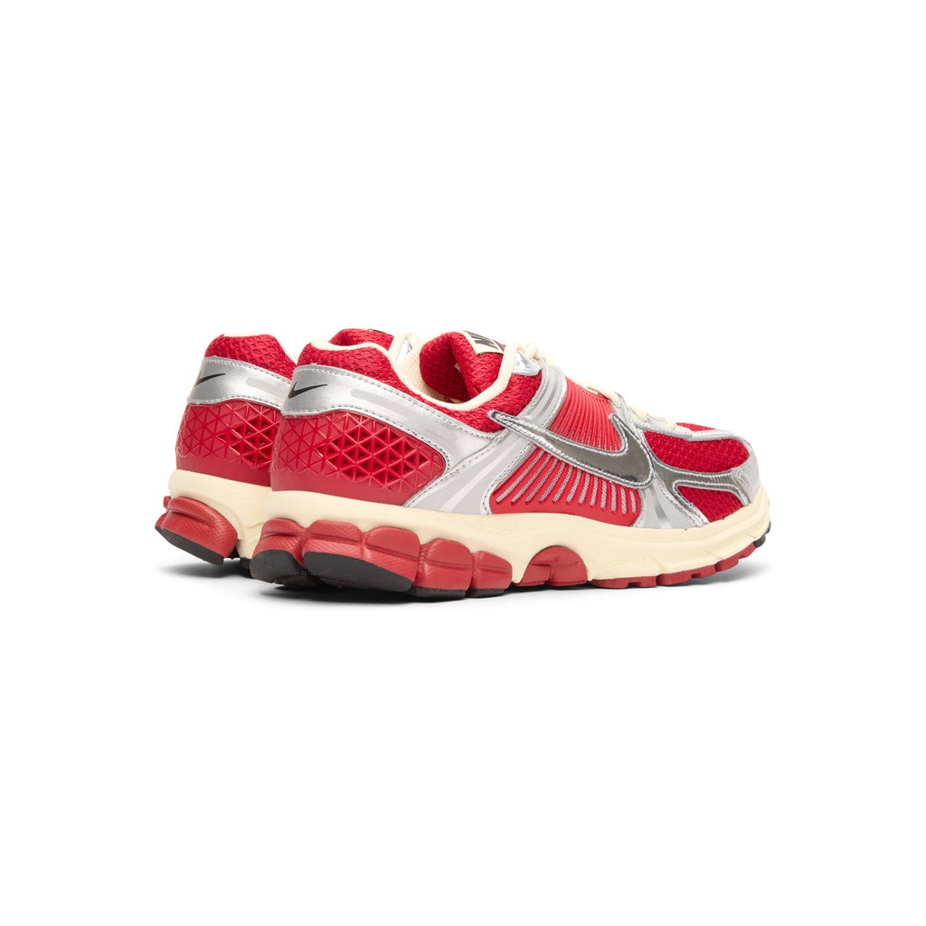 Nike Zoom Vomero 5 - Gym Red / Chrome / Metallic Silver