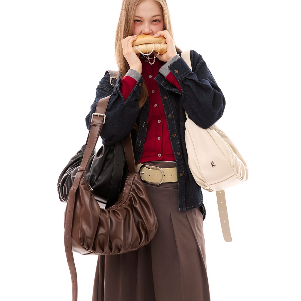 Chara | Sac banane en cuir en forme de croissant