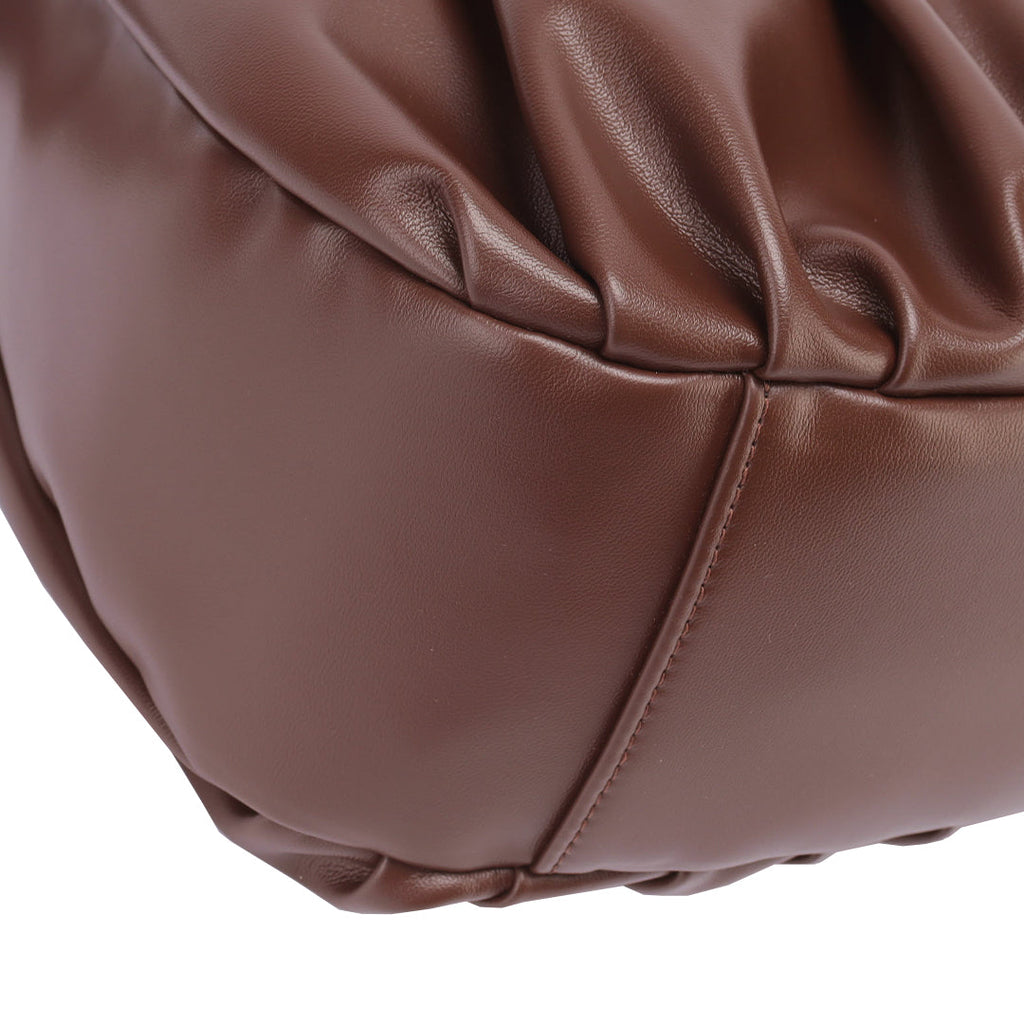 Chara | Sac banane en cuir en forme de croissant