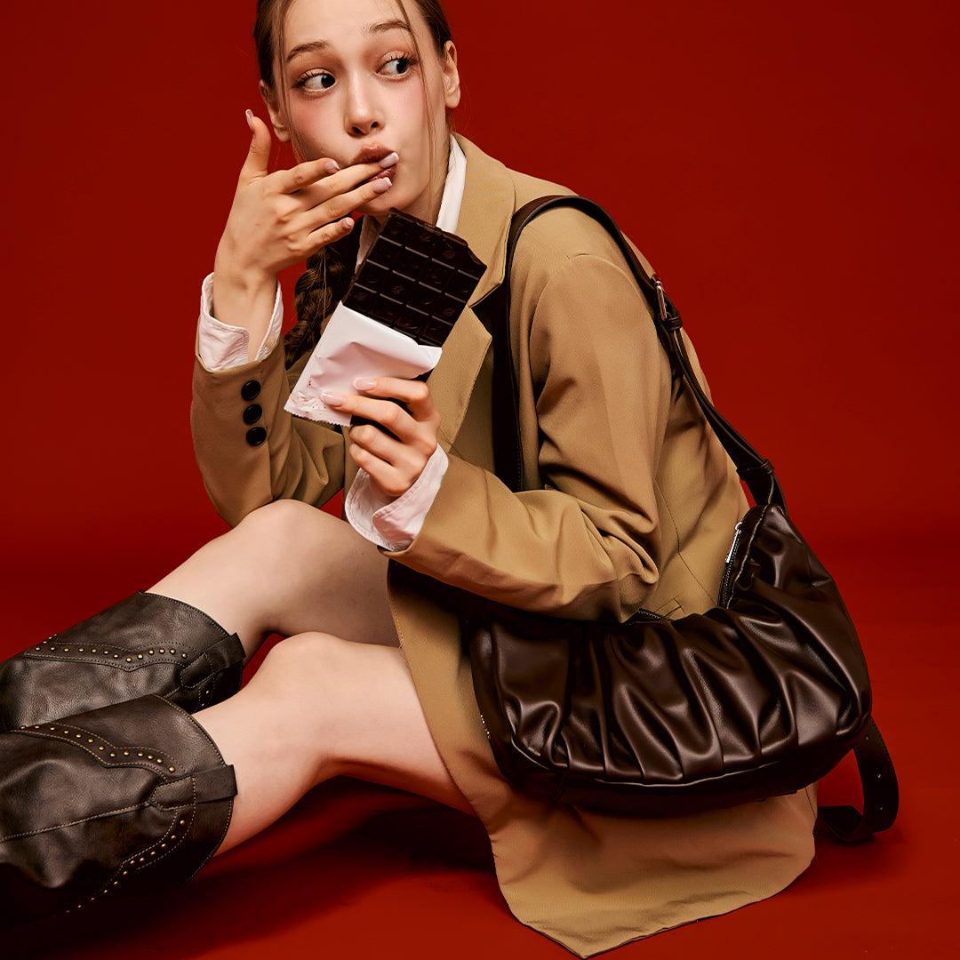 Chara | Sac banane en cuir en forme de croissant