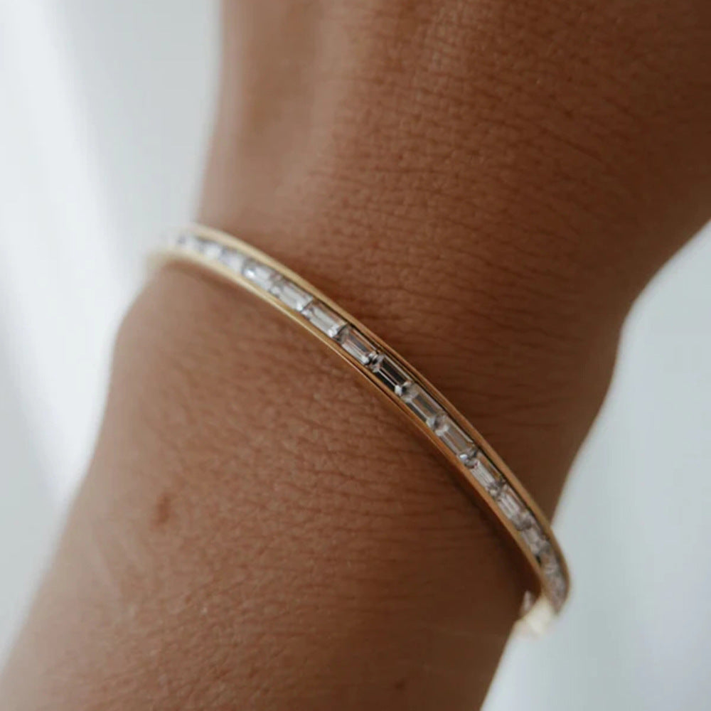 Jonc Grace élégant en or à diamants pour femme