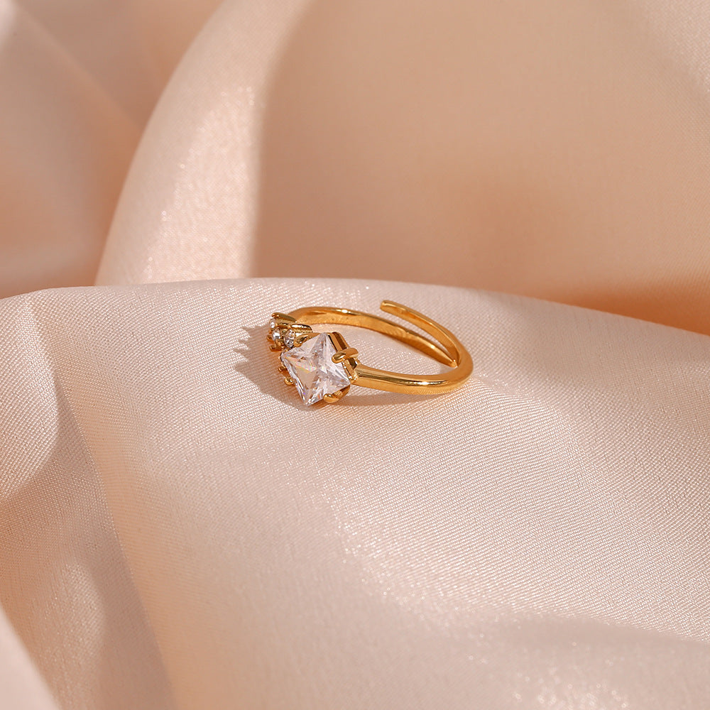 Bague Alaia en or 18 carats à diamants pour femme