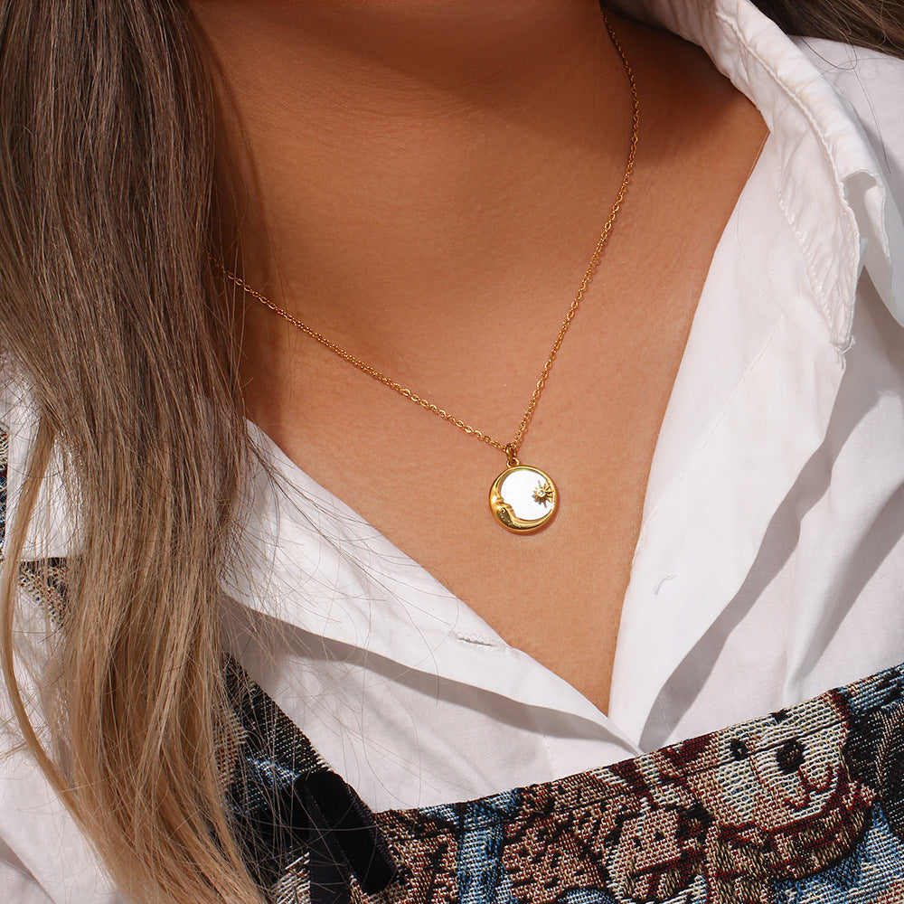 Collier Evangeline lune en or 18 carats pour femme