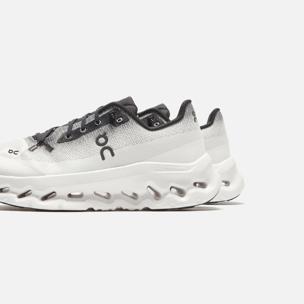 On Cloudtilt Women's - Black / Ivory