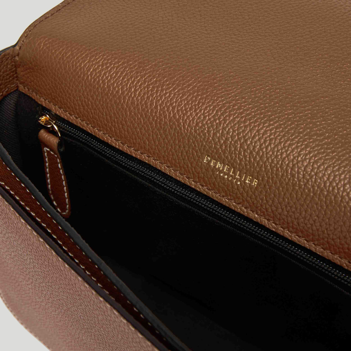 DeMellier The Vancouver - Tan Small Grain / Ecru Stitching