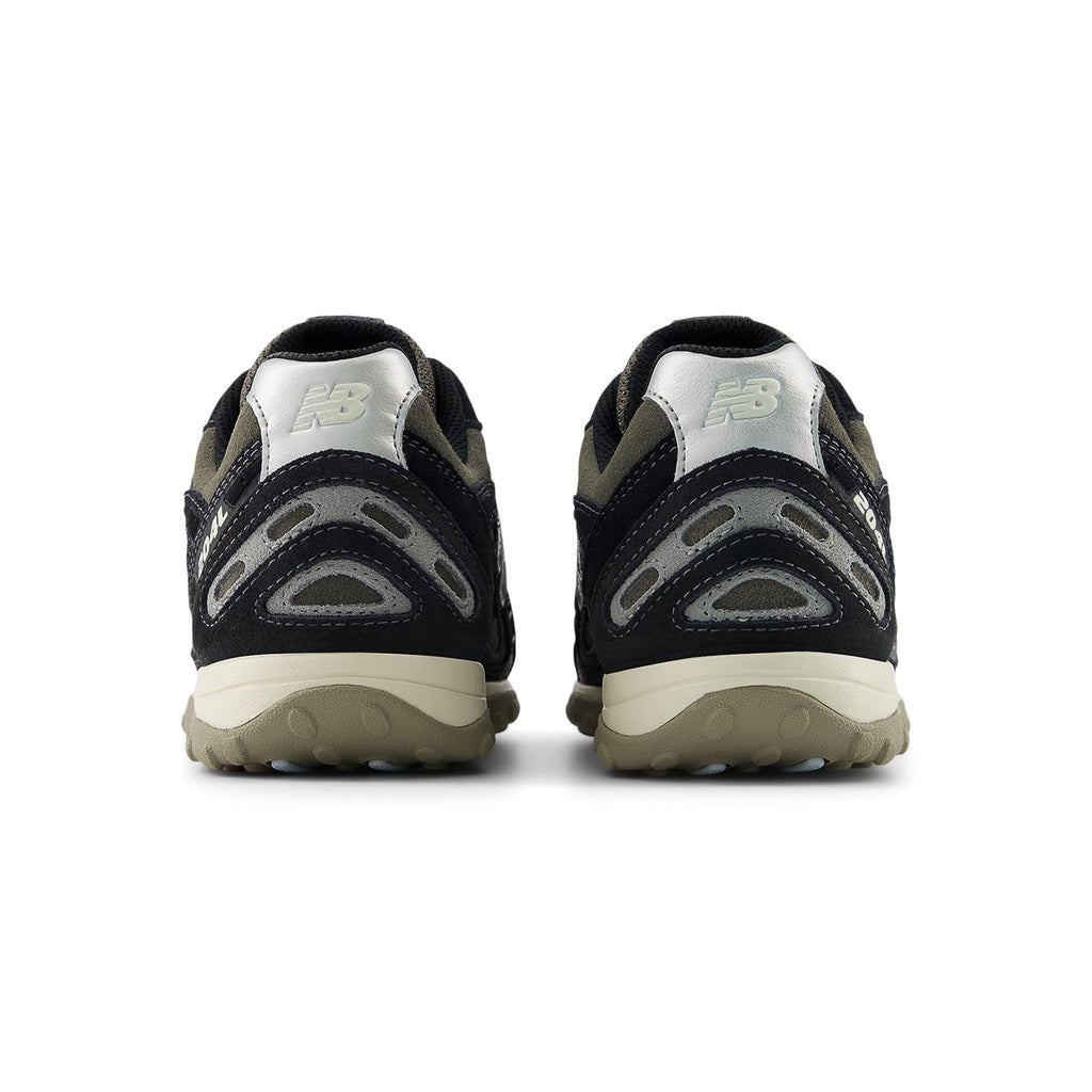 New Balance 204L - Black / Magnet