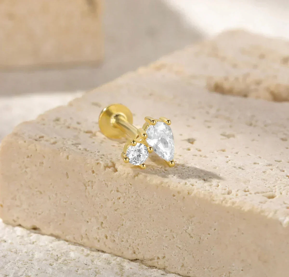 Puces d'oreilles Kate à diamant, fermoir plat
