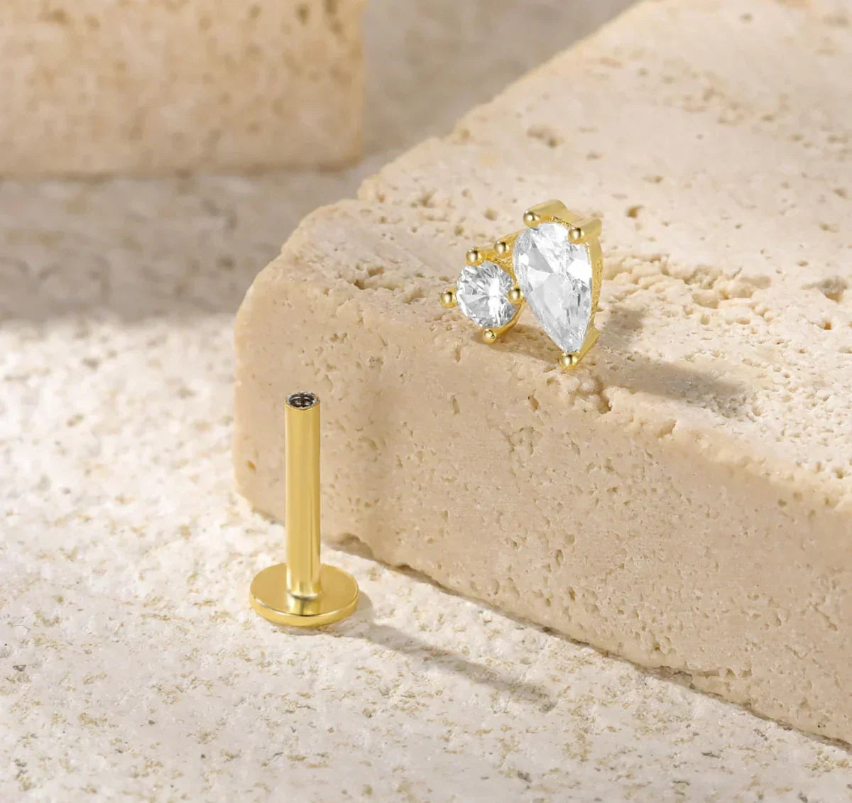 Puces d'oreilles Kate à diamant, fermoir plat